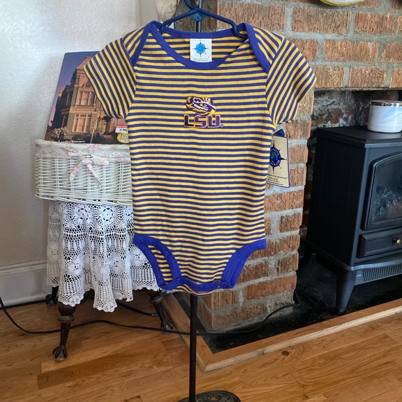 NWT CREATIVE KNITWEAR LSU TIGER ONESIE SIZE 6-9 months - Picture 16 of 16